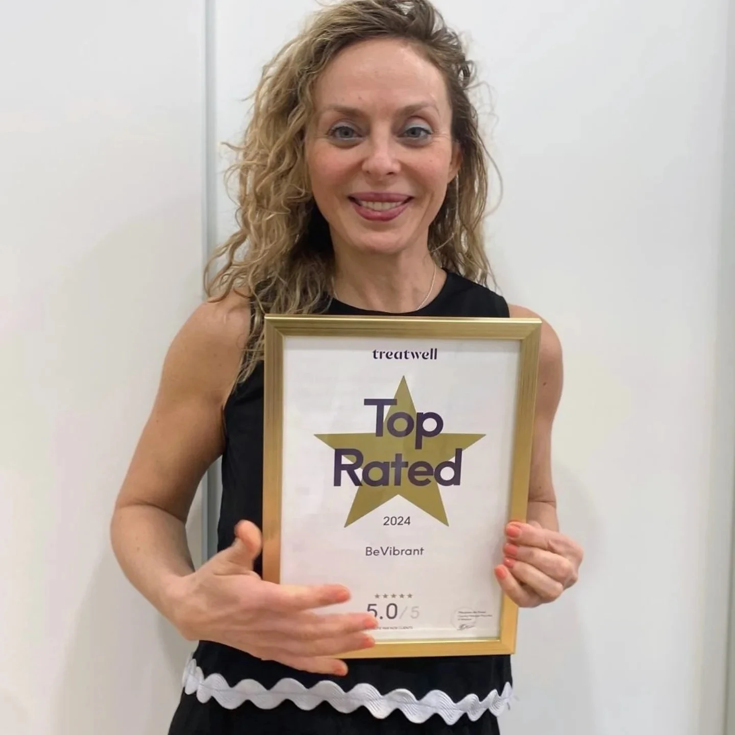 Natalya Werthaim receiving top-rated therapist award